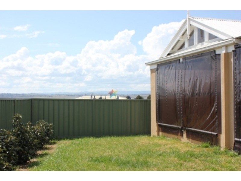 22 Darwin  Drive, Bathurst NSW 2795
