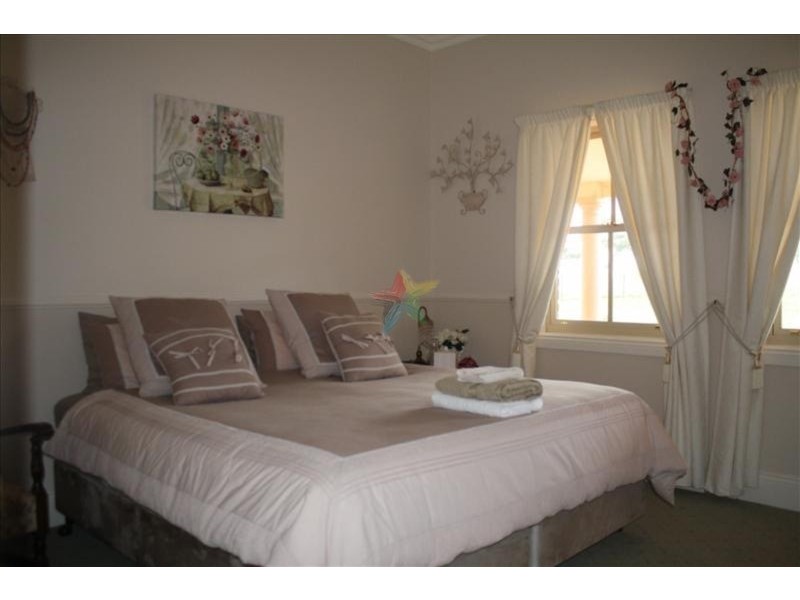 “Bimbadeen”/331 Range  Road, Meadow Flat NSW 2795