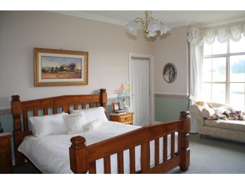 “Bimbadeen”/331 Range  Road, Meadow Flat NSW 2795