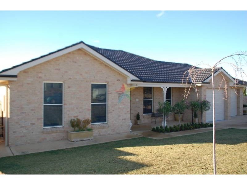 19 Riverside  Retreat, Bathurst NSW 2795