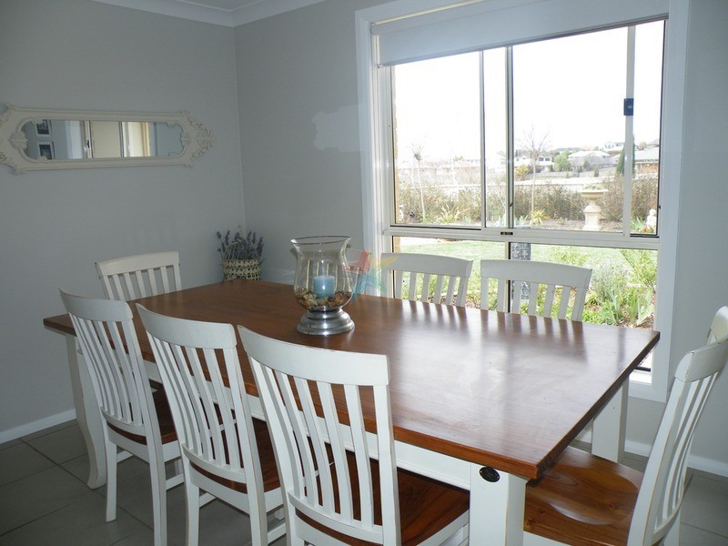 19 Riverside  Retreat, Bathurst NSW 2795