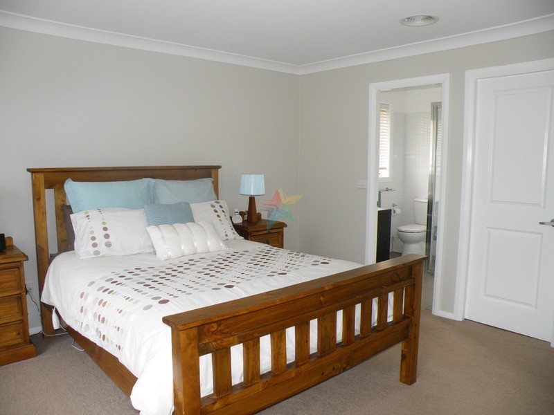 19 Riverside  Retreat, Bathurst NSW 2795