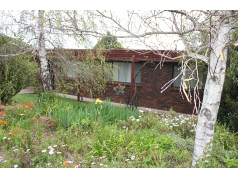 19 Dunrossil Crescent, Bathurst NSW 2795