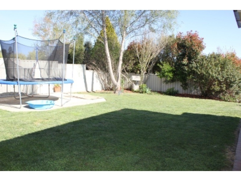 13 Elliot Close, Bathurst NSW 2795