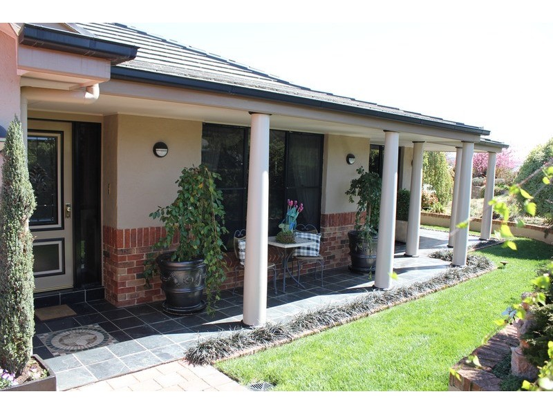 27 Country Way, Bathurst NSW 2795