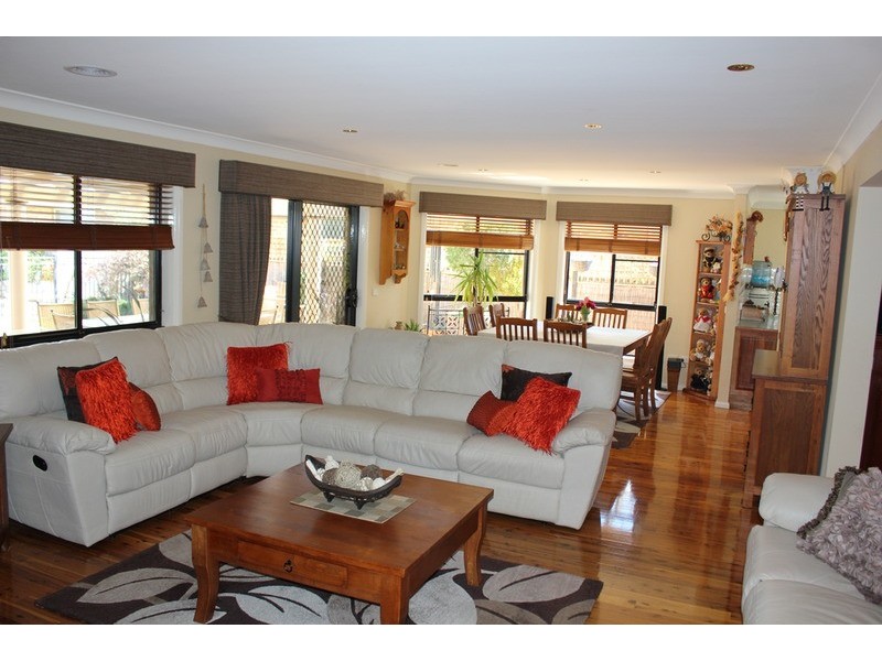 27 Country Way, Bathurst NSW 2795