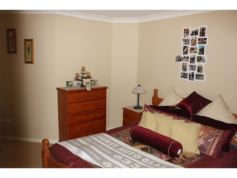 27 Country Way, Bathurst NSW 2795