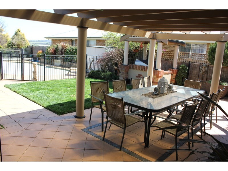 27 Country Way, Bathurst NSW 2795