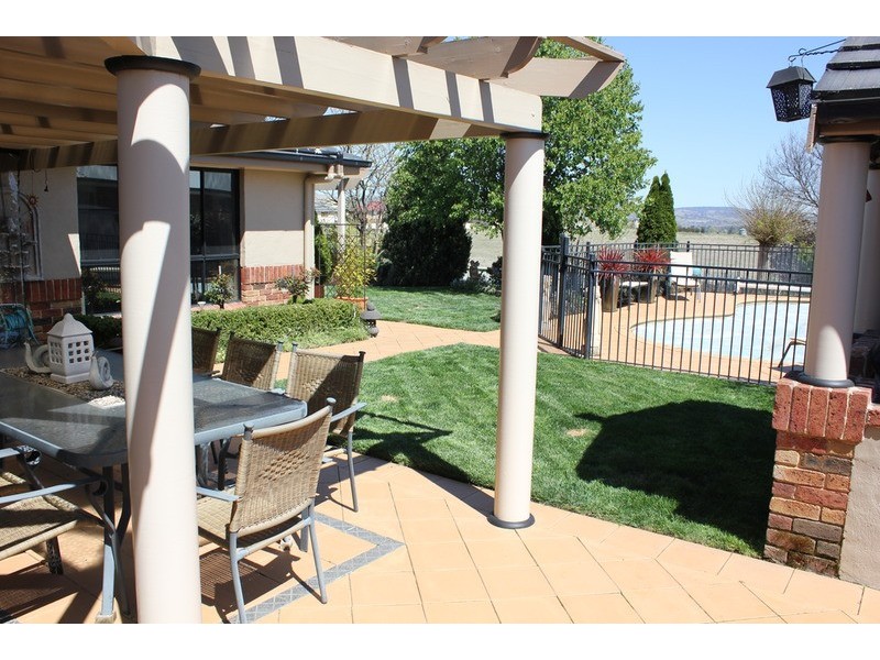 27 Country Way, Bathurst NSW 2795