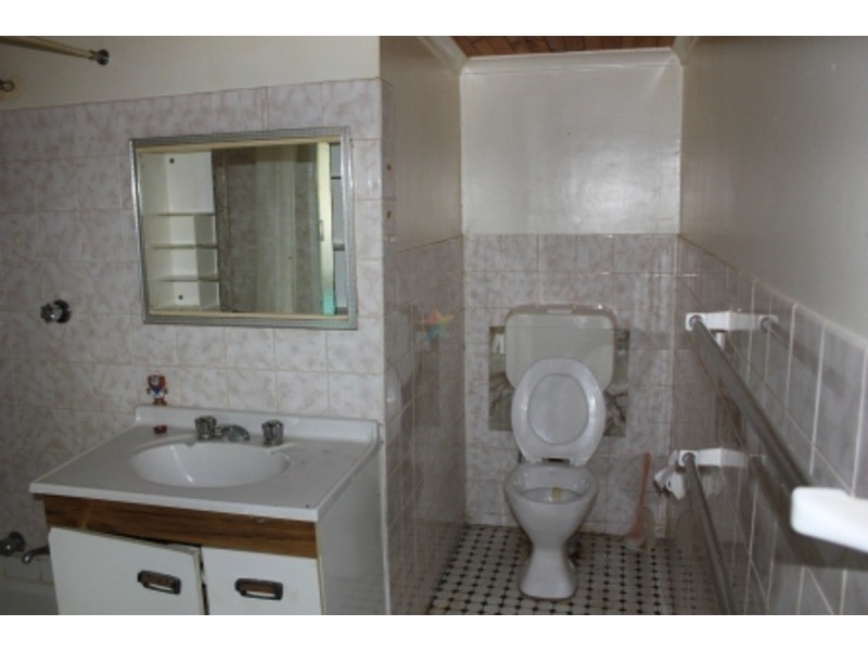 135  Lambert  Street, Bathurst NSW 2795