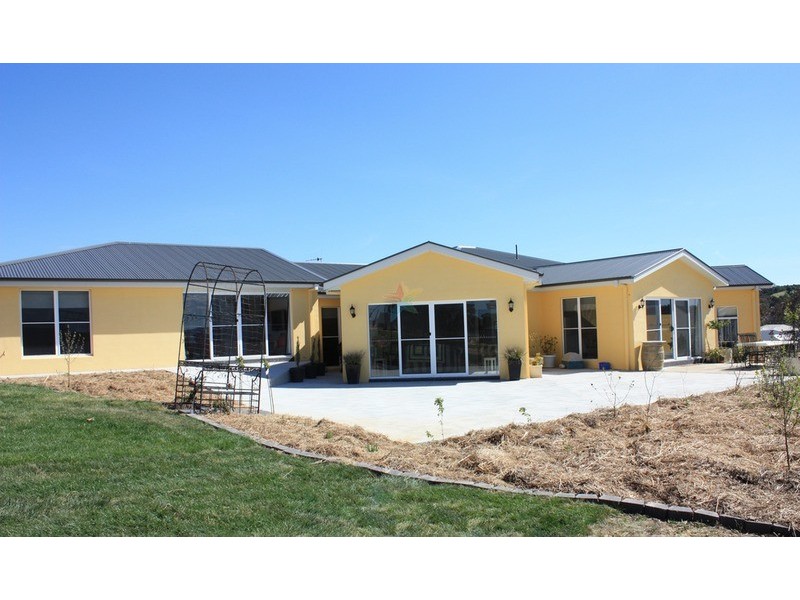 22 Robindale Court, Bathurst NSW 2795