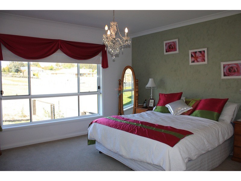 22 Robindale Court, Bathurst NSW 2795