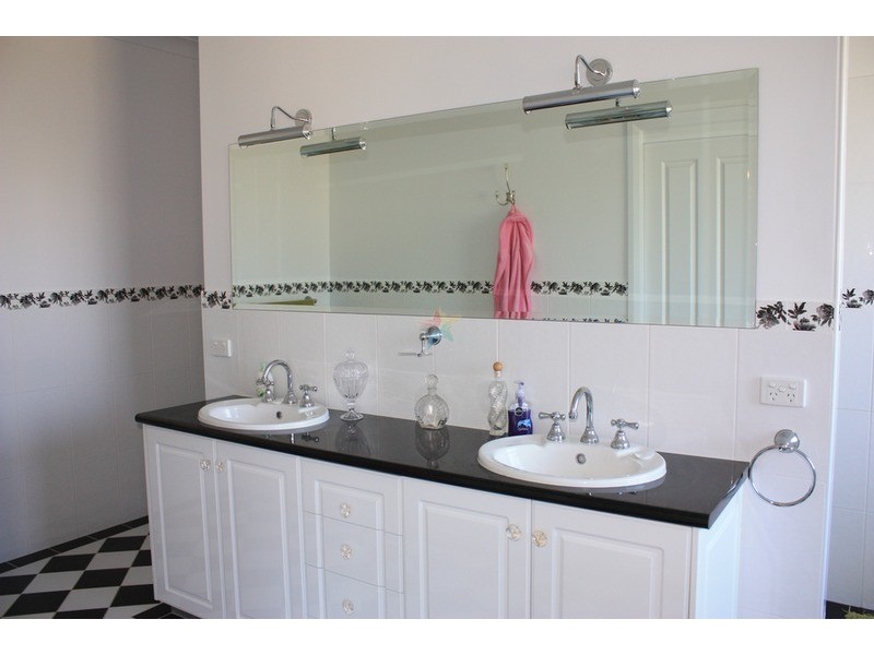 22 Robindale Court, Bathurst NSW 2795