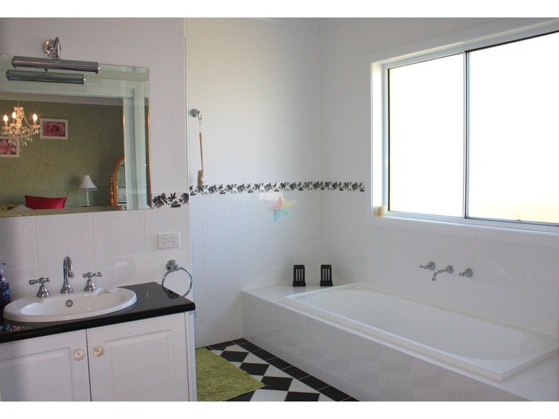 22 Robindale Court, Bathurst NSW 2795