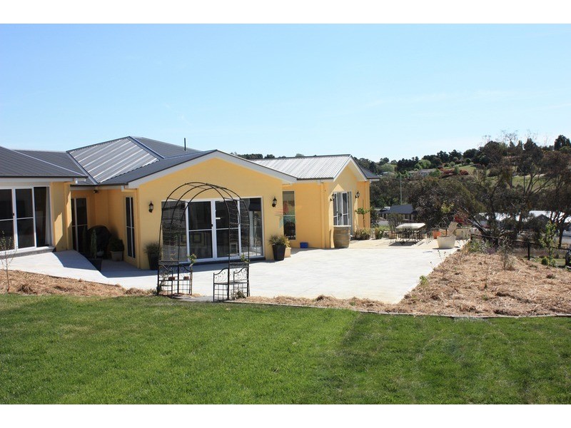 22 Robindale Court, Bathurst NSW 2795