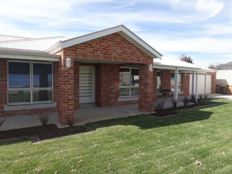 30 Cheviot Drive, Bathurst NSW 2795