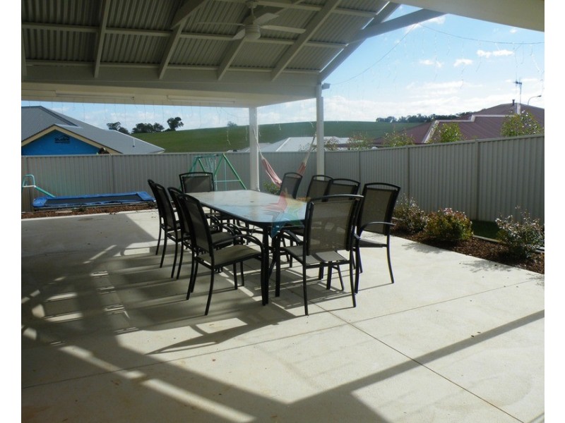 30 Cheviot Drive, Bathurst NSW 2795