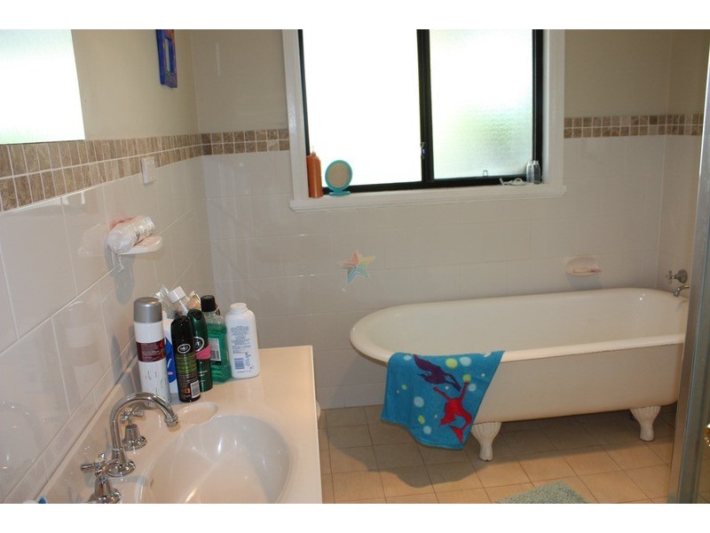 16 Pine Street, Bathurst NSW 2795