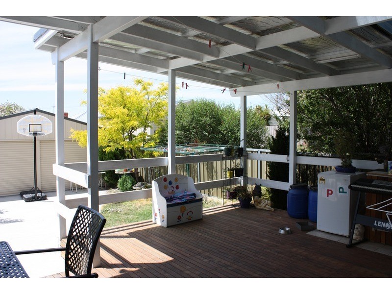 16 Pine Street, Bathurst NSW 2795