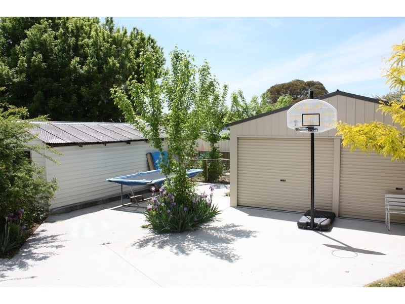 16 Pine Street, Bathurst NSW 2795