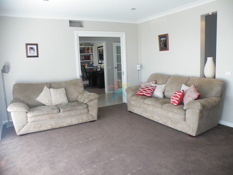 14 Carlyle Avenue, Bathurst NSW 2795