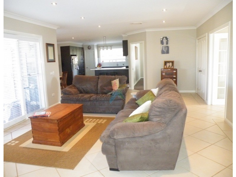 14 Carlyle Avenue, Bathurst NSW 2795