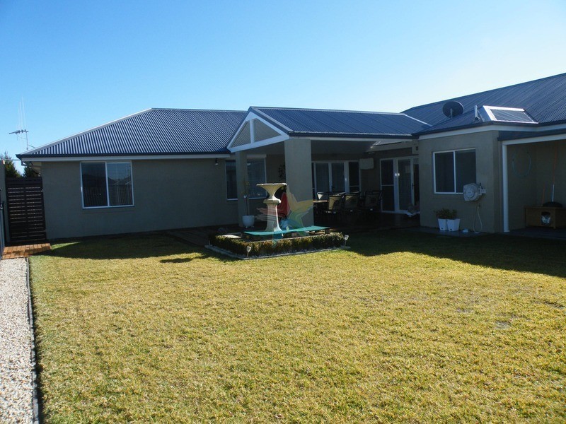 14 Carlyle Avenue, Bathurst NSW 2795