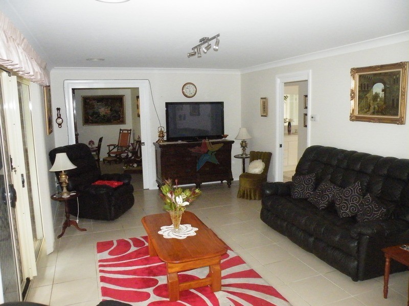 11 Walpole Close, Bathurst NSW 2795