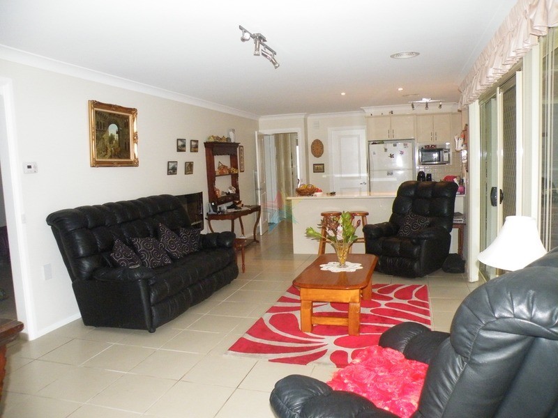 11 Walpole Close, Bathurst NSW 2795