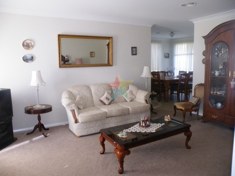 11 Walpole Close, Bathurst NSW 2795