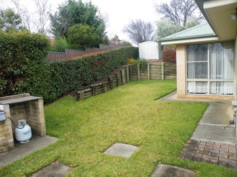 8 Dale Place, Bathurst NSW 2795