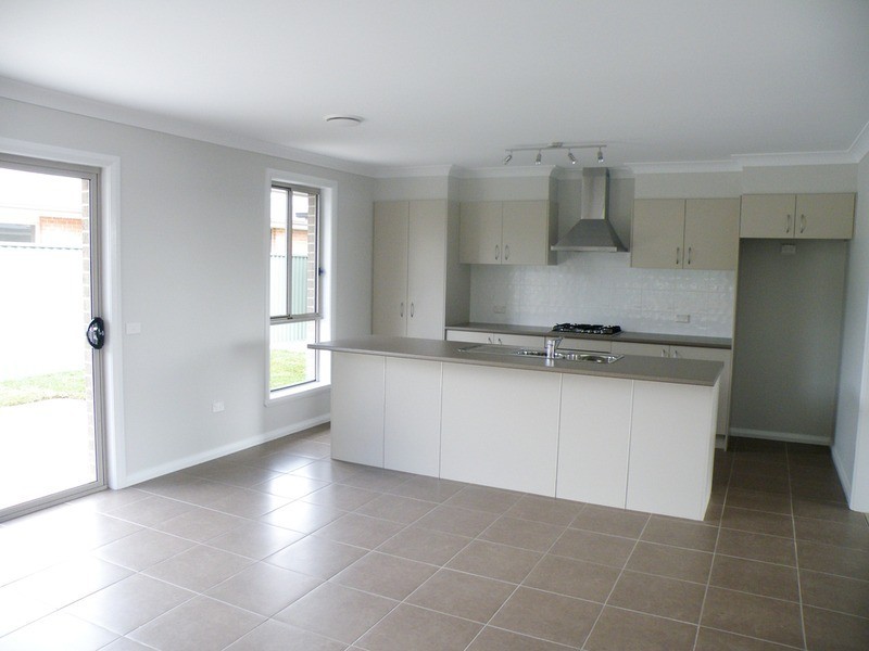 84 Freeman Circuit, Bathurst NSW 2795