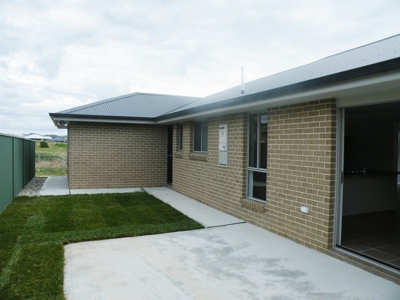 84 Freeman Circuit, Bathurst NSW 2795