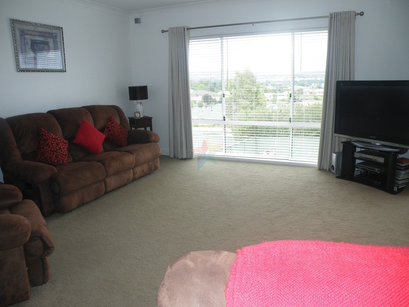 50 Ilumba  Way, Bathurst NSW 2795