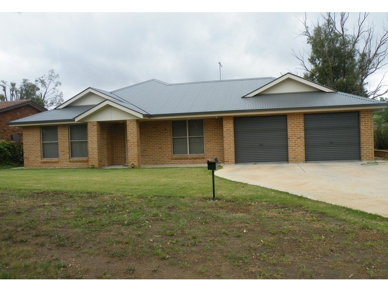 51 Kabbera Boulevard, Bathurst NSW 2795