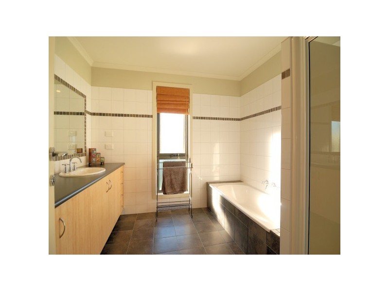 11  Beach Crescent, Newhaven VIC 3925