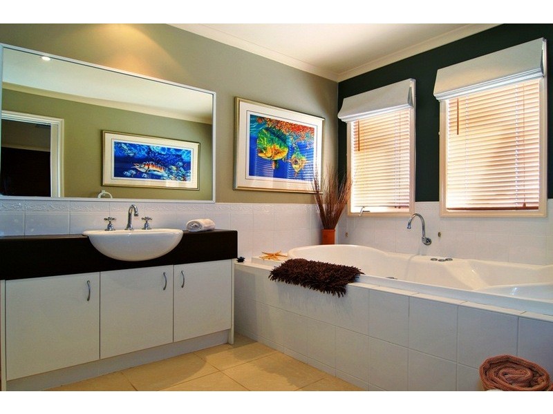 25 Halcyon Avenue , San Remo VIC 3925