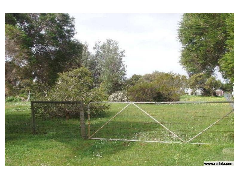 16 Boathaven Grove, San Remo VIC 3925