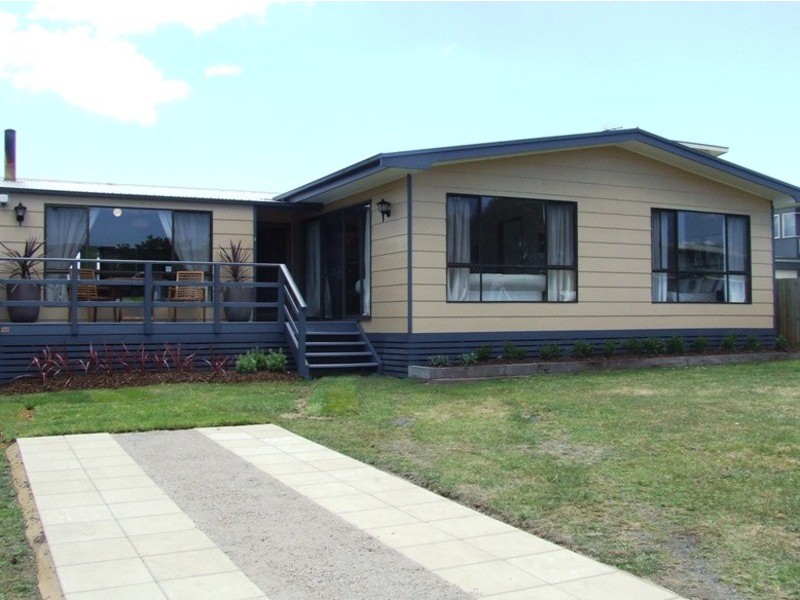 2 Ocean View Drive, San Remo VIC 3925