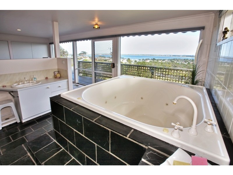 28 Panorama Drive, San Remo VIC 3925