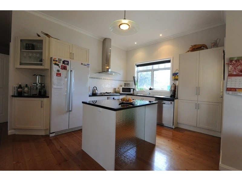 1 Thomas Grove, San Remo VIC 3925