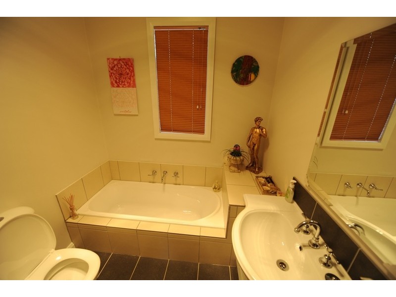 1 Thomas Grove, San Remo VIC 3925