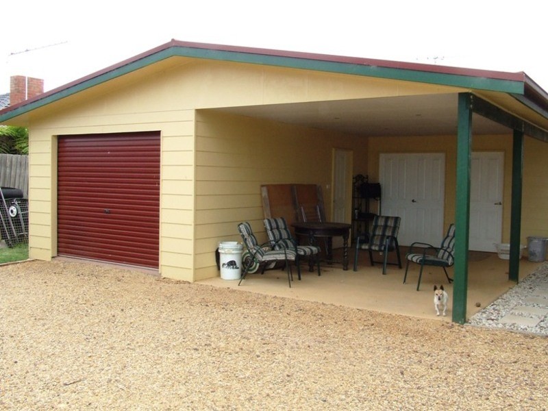 1 Thomas Grove, San Remo VIC 3925