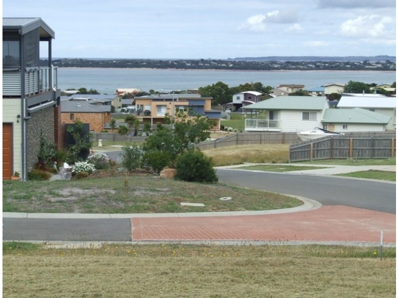 7 Halcyon Avenue, San Remo VIC 3925