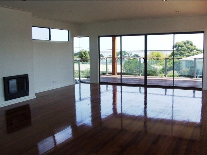 8 Wonthaggi Crescent, San Remo VIC 3925