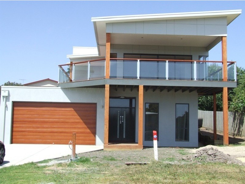 8 Wonthaggi Crescent, San Remo VIC 3925
