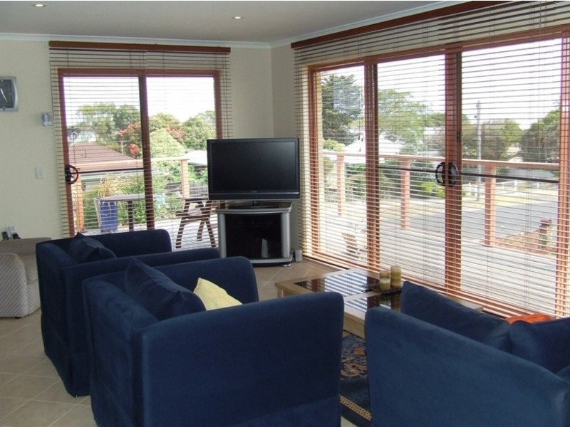 1 & 2/78 Back Beach Road, San Remo VIC 3925