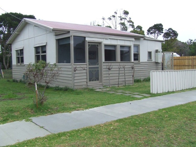 10 Hazelwood Road, San Remo VIC 3925