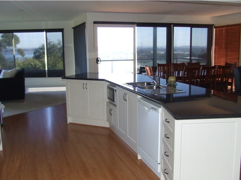 5 The Broadway, San Remo VIC 3925