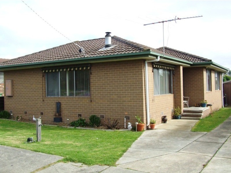 15 Edgar Road, San Remo VIC 3925